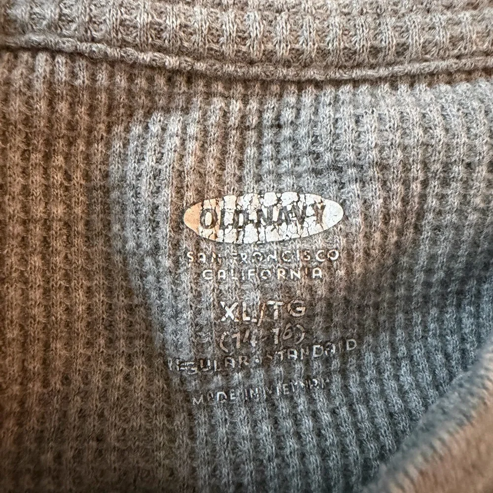 Old Navy Gray Skate Bear Long Sleeve Tee